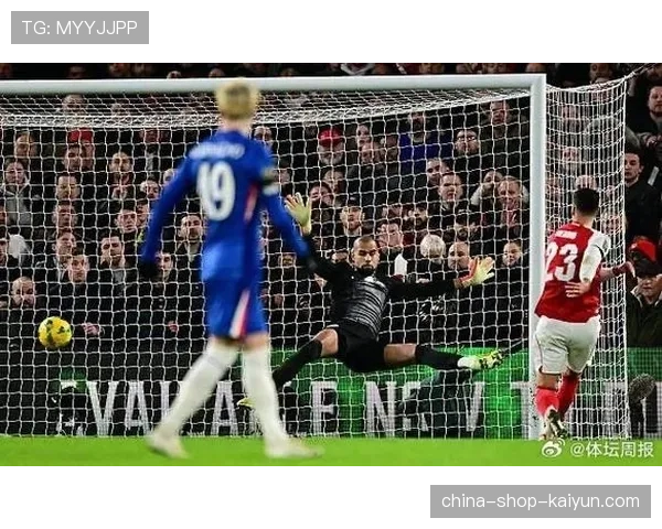 “切尔西中卫科尔维尔因在训练中演练新防守战术时受伤，将缺阵两周”